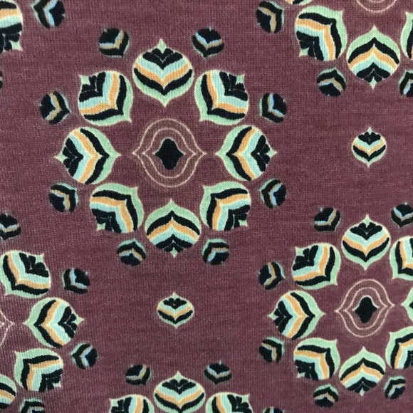 LuLaroe Elbow Sleeve High - Low Top - Irma - Picture 8 of 8